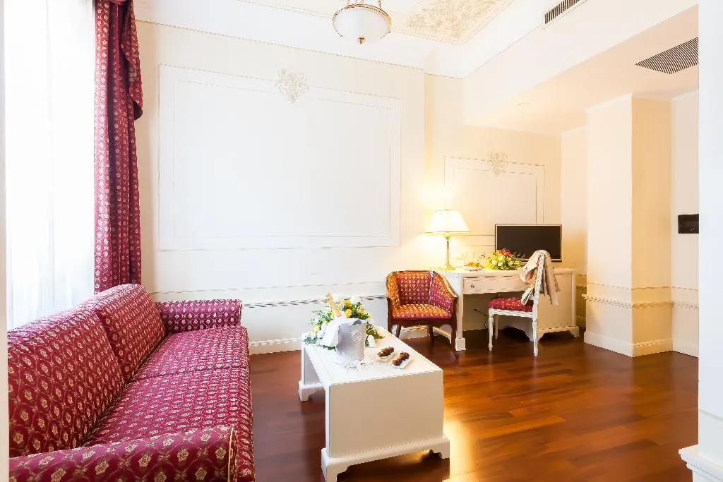 JUNIOR SUITE STANDARD Room, Radisson Blu Ghr Hotel Rome, Rome