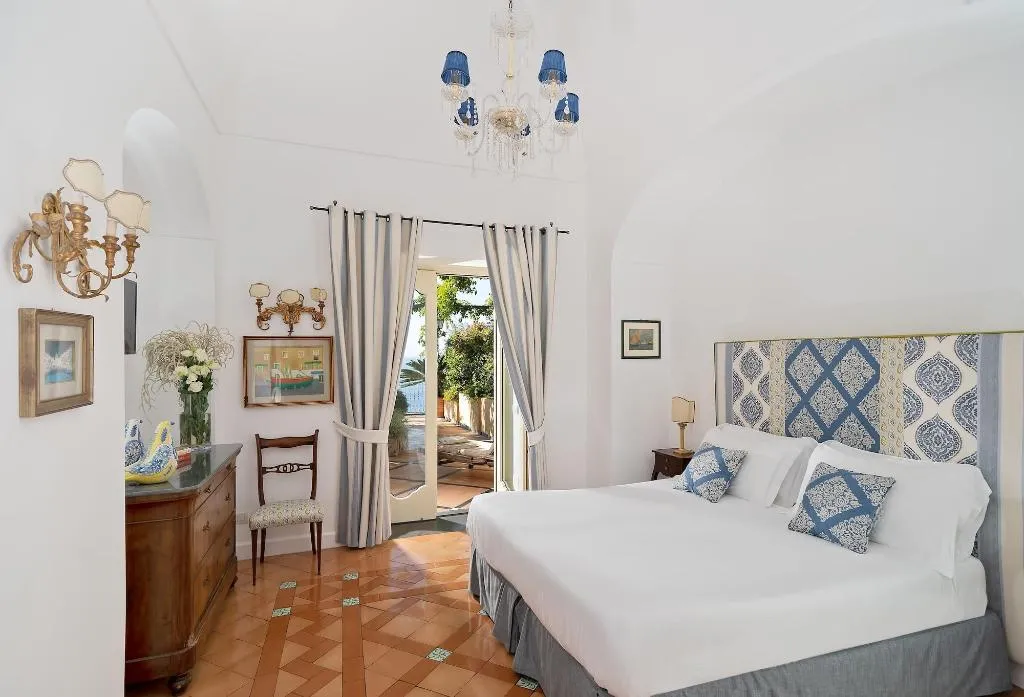 Room, Punta Regina, Naples