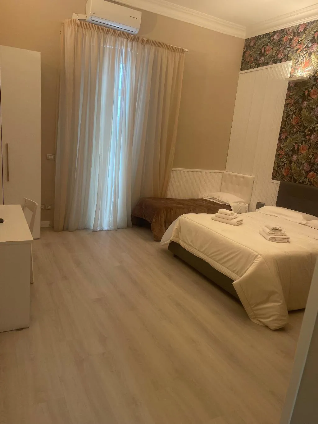 QUADRUPLE STANDARD Room, B&B Chez Moi, Naples