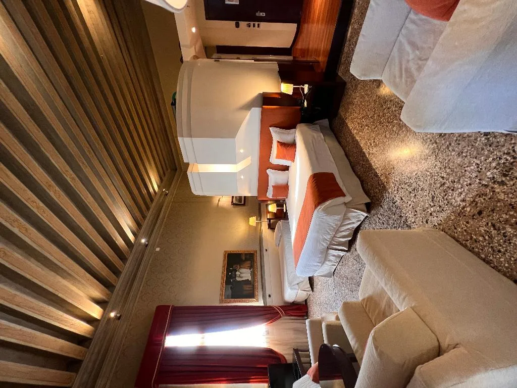JUNIOR SUITE STANDARD Room, Ruzzini Palace, Venice