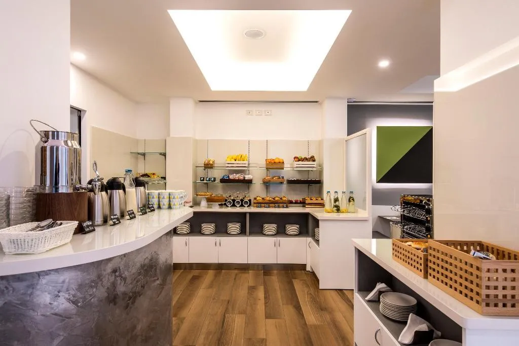 Restaurant, 43 Station Hotel, Milan