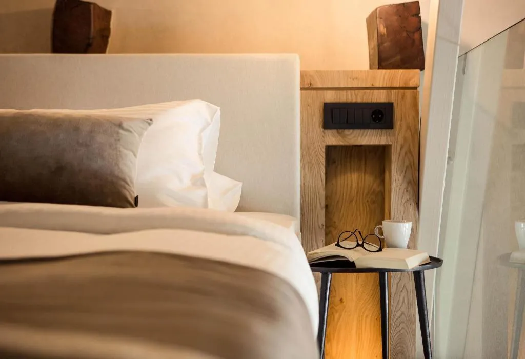 Room, J&G Suites, Crete