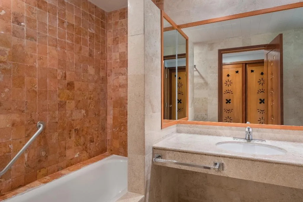 JUNIOR SUITE STANDARD Room, Iberostar Waves Paraiso del Mar All Inclusive, Cancun Area