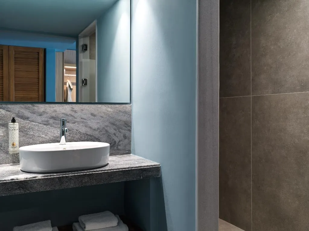 QUADRUPLE TWO BEDROOMS ONE BATHROOM Room, Kalamaki Beach, Athens