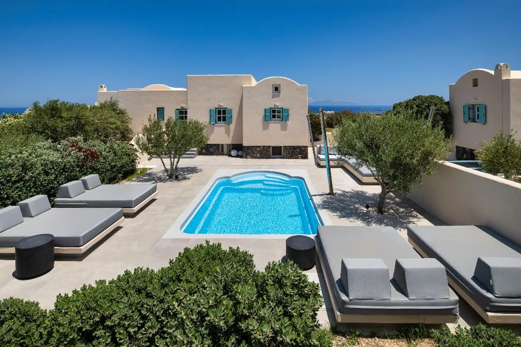 VILLA THREE BEDROOMS WITH PRIVATE POOL Room, Sienna Eco Resort, Santorini