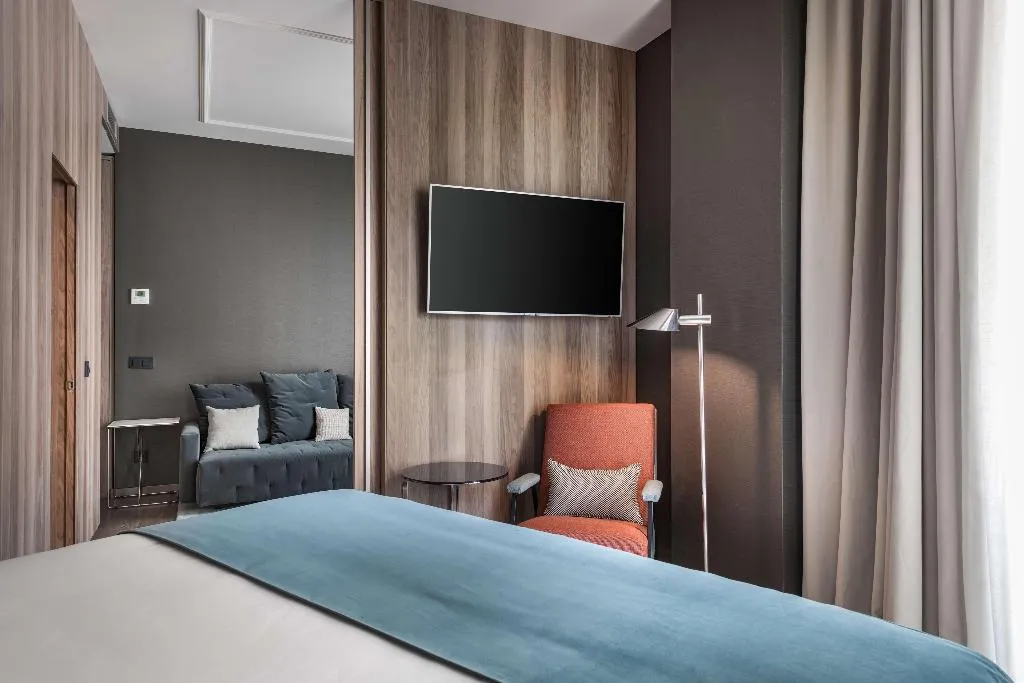 JUNIOR SUITE WITH VIEWS Room, NH Collection Madrid Gran Vía, Madrid