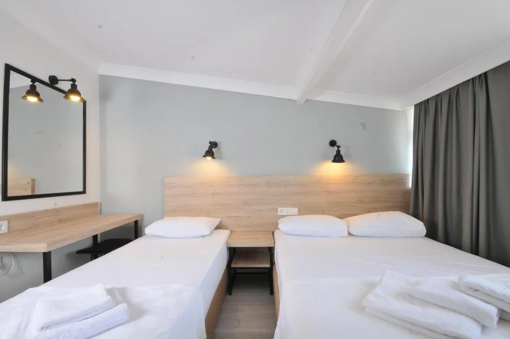 Room, Sema, Dalaman