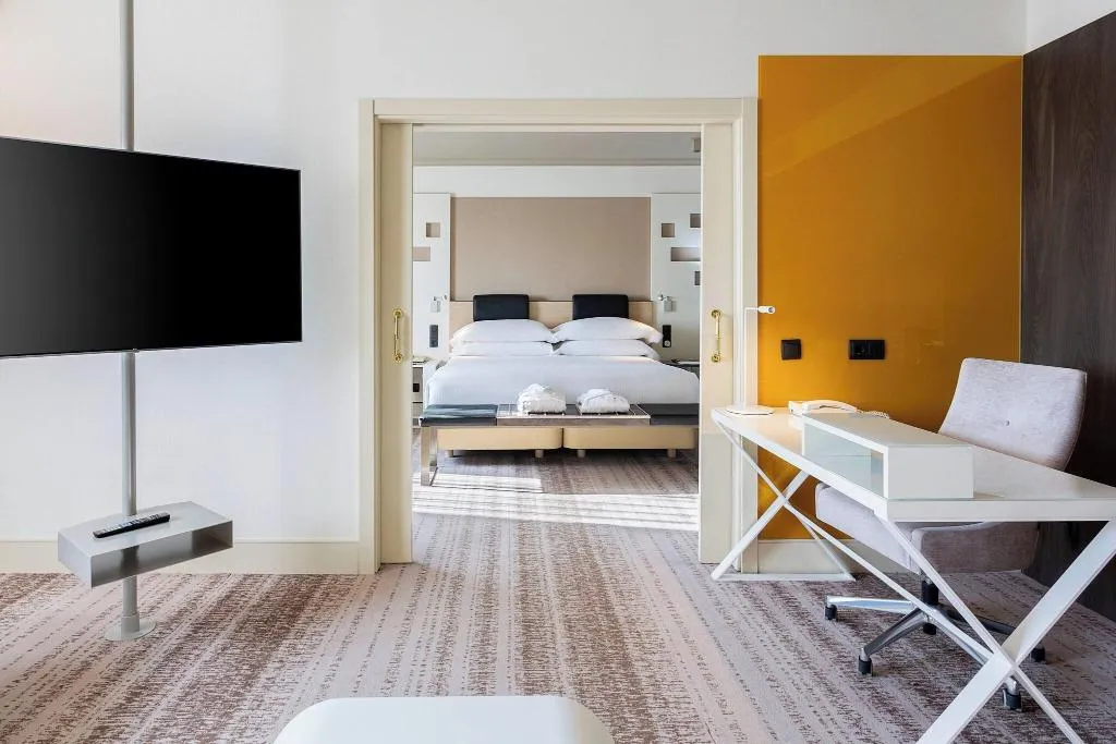 SUITE EXECUTIVE KING BED Room, Marriott Hotel Madrid Auditorium, Madrid