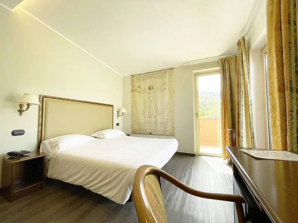 TWIN SUPERIOR Room, Hotel Central, Naples