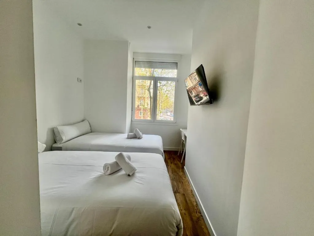 TWIN TWO BEDS Room, Hostal Bernabeu, Madrid