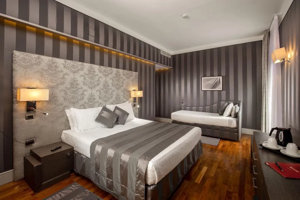 SUITE WITH TERRACE Room, Monti Palace Hotel, Rome