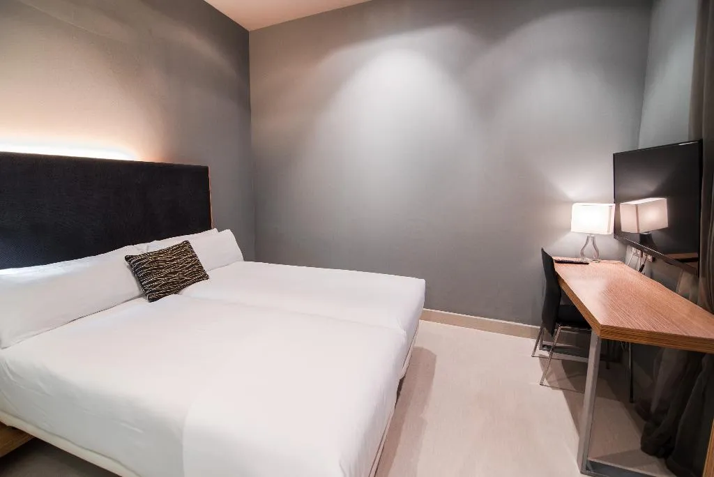 DOUBLE ECONOMY Room, Petit Palace Tres Cruces Spain, Madrid