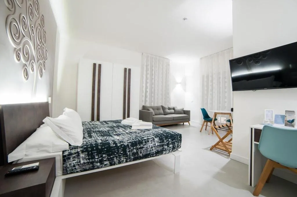 Room, Dada Suite, Naples