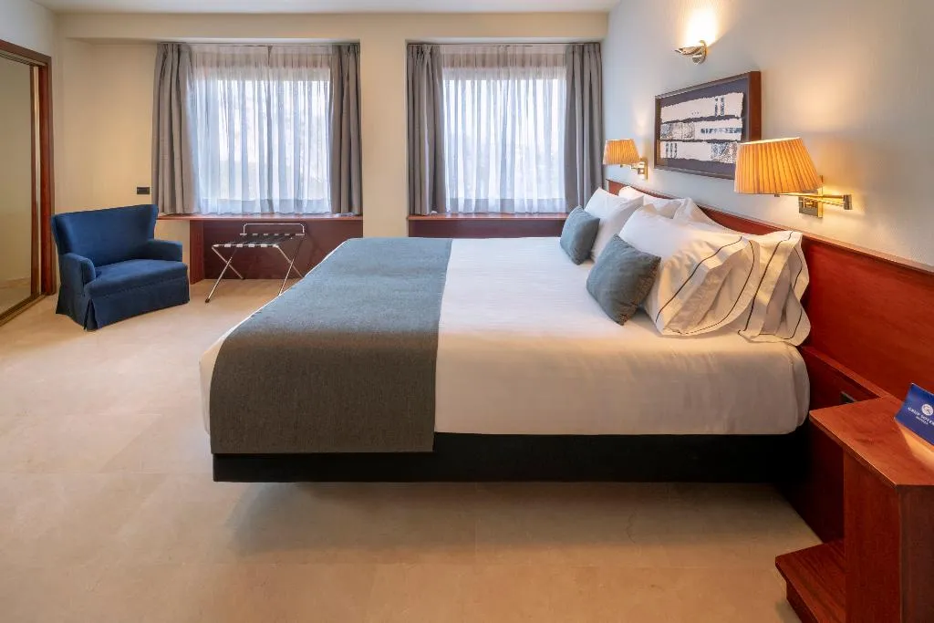 Double or Twin PREMIUM Room, Gran Hotel Rey Don Jaime, Barcelona