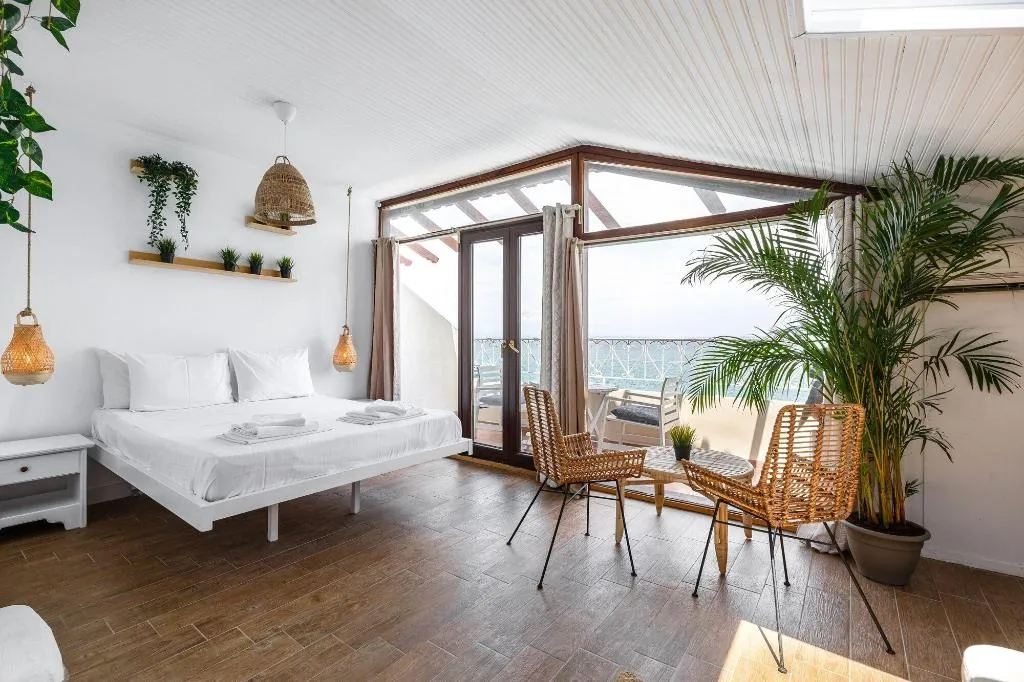 Room, Marabou, Halkidiki