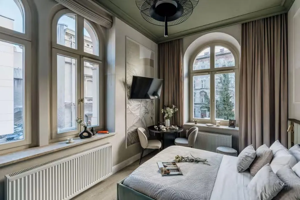 APARTMENT PREMIUM KING BED Room, The Garden Collection, Krakow