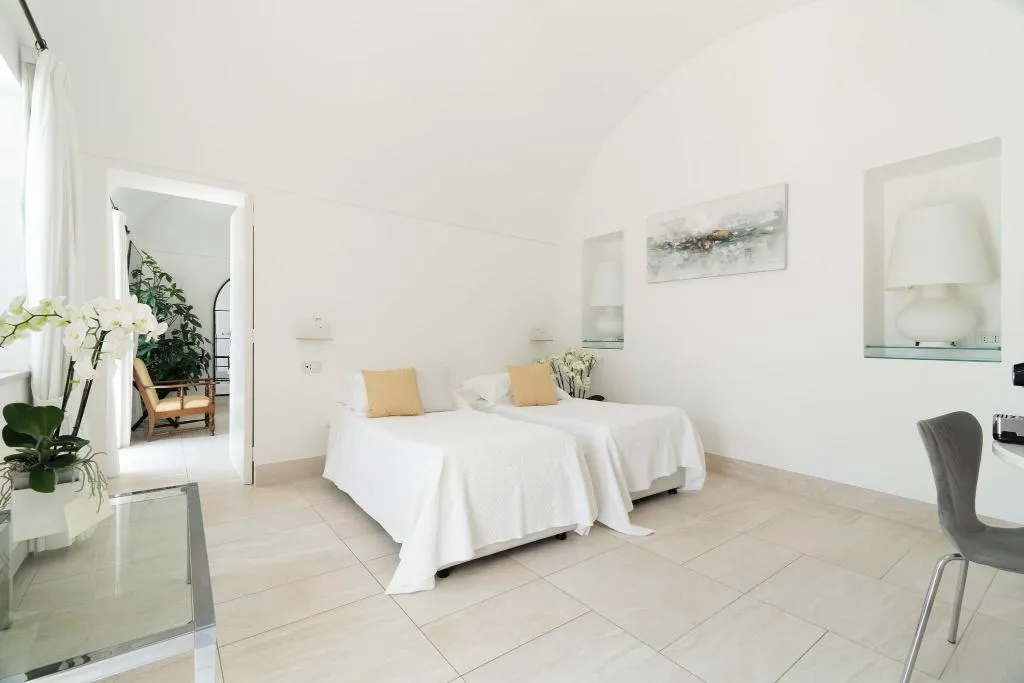 SUITE WITH PRIVATE POOL Room, Villa Magia, Naples
