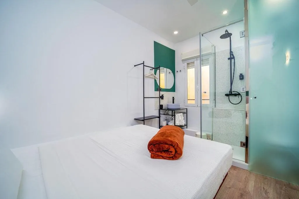 Room, Angelitomad, Madrid