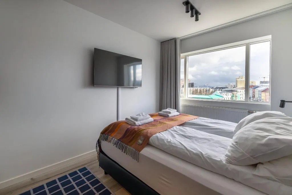APARTMENT DELUXE TWO BEDROOM Room, Hlemmur Suites, Reykjavik