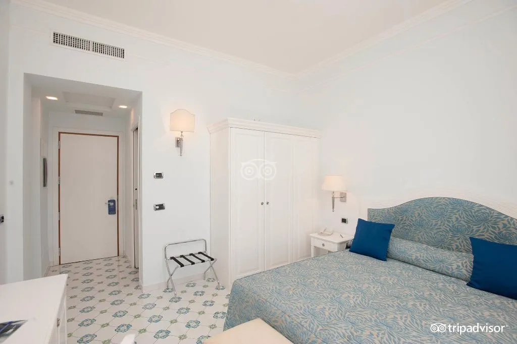 DOUBLE SINGLE USE SIDE SEA VIEW Room, Raito, Naples