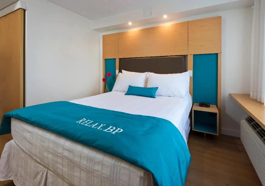 DOUBLE PREMIER Room, Bond Place Hotel Toronto (CLOSED), Toronto, Ontario