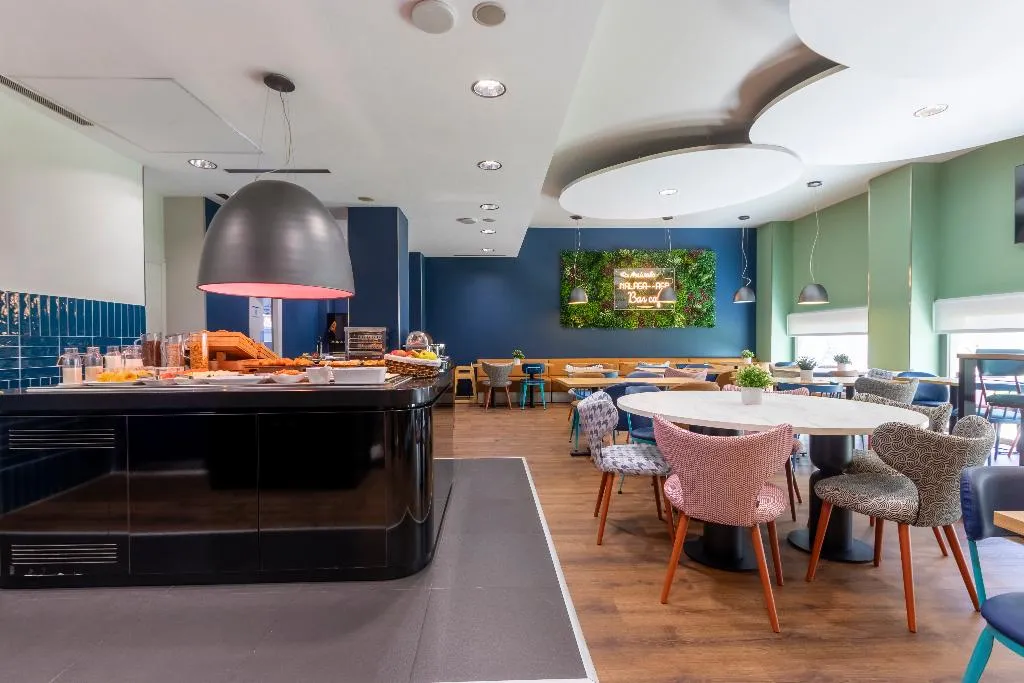Restaurant, Travelodge Malaga Aeropuerto, Costa Del Sol