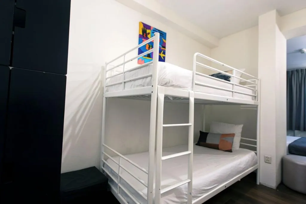 QUADRUPLE STANDARD Room, Quentin England Hotel, Amsterdam