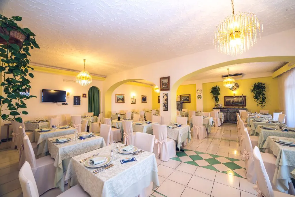 Restaurant, Carlo Magno, Naples