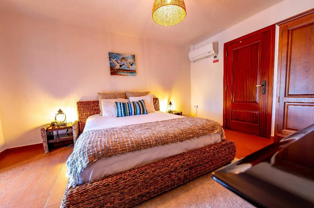 TRIPLE GARDEN VIEW WITH BALCONY Room, Quinta Do Quinto, Porto