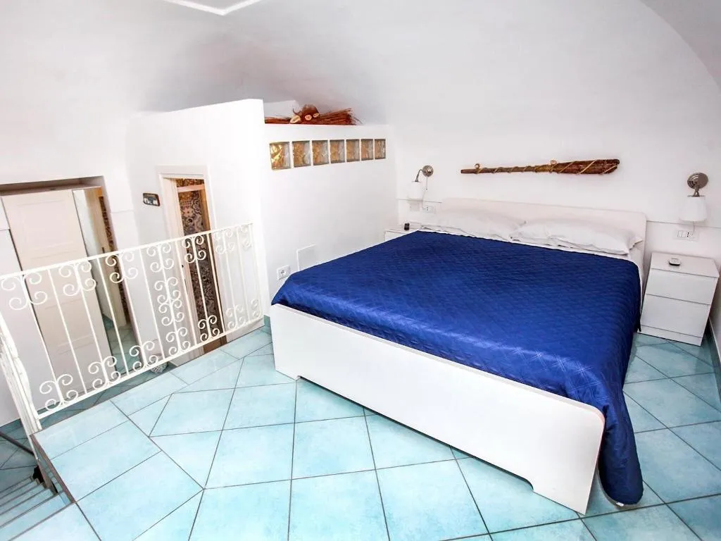 Room, B&B La Grotta Marina, Naples