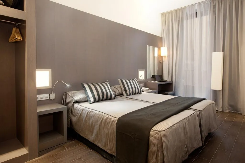 Double or Twin SUPERIOR WITH BALCONY Room, Dalia Ramblas hotel, Barcelona