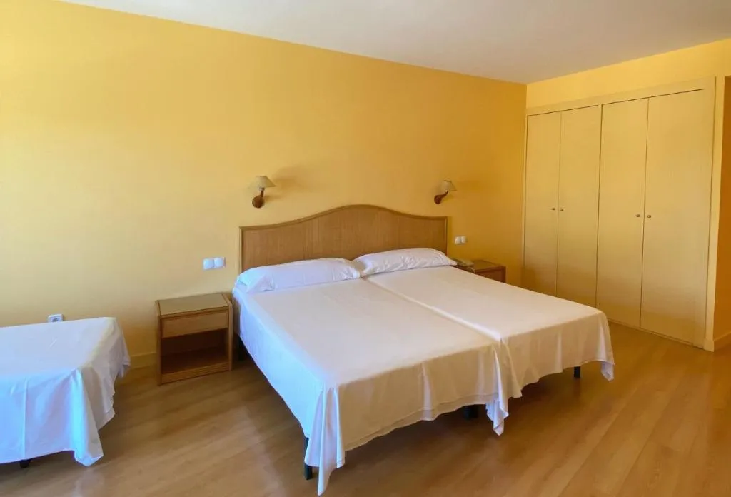 TRIPLE STANDARD Room, Roquetas Beach, Costa Almeria