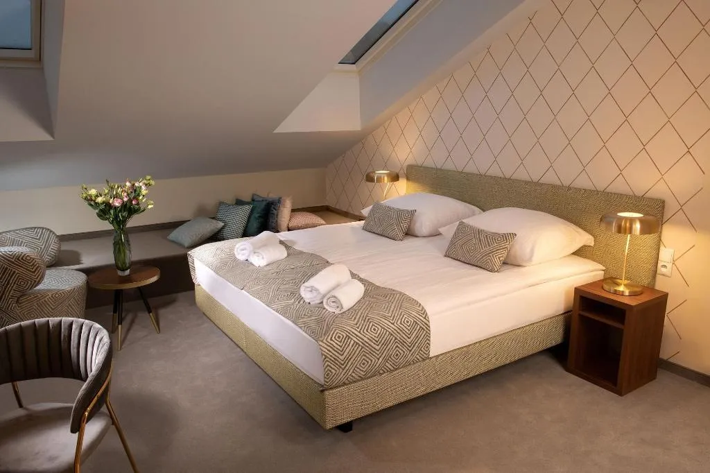 APARTMENT TWO BEDROOMS Room, Xerion Hotel, Krakow