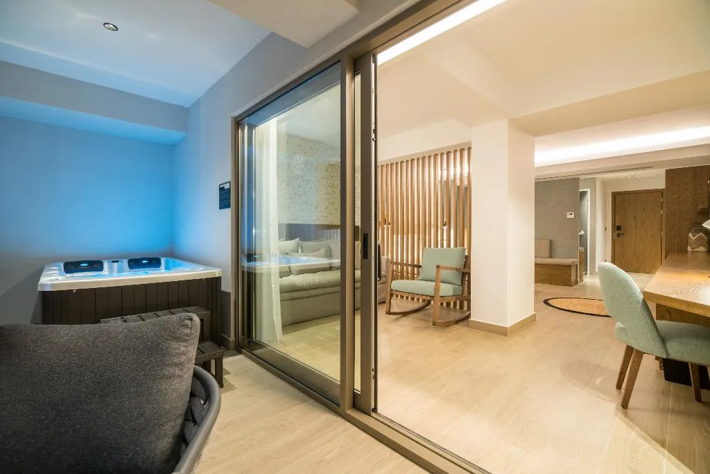 SUITE WITH JACUZZI Room, AKASHA Beach Hotel and Spa, Crete