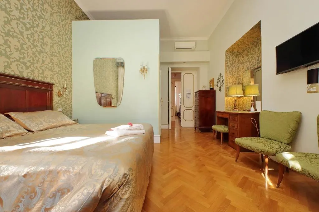 Room, Domus Monamì Luxury Suites, Rome
