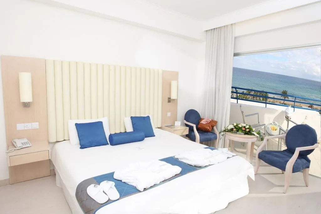 TWIN SEA VIEW Room, Vrissiana Beach Hotel, Cyprus