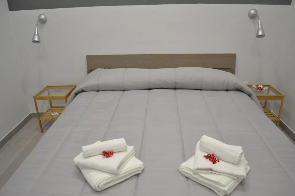 Room, Bassetto 013, Naples