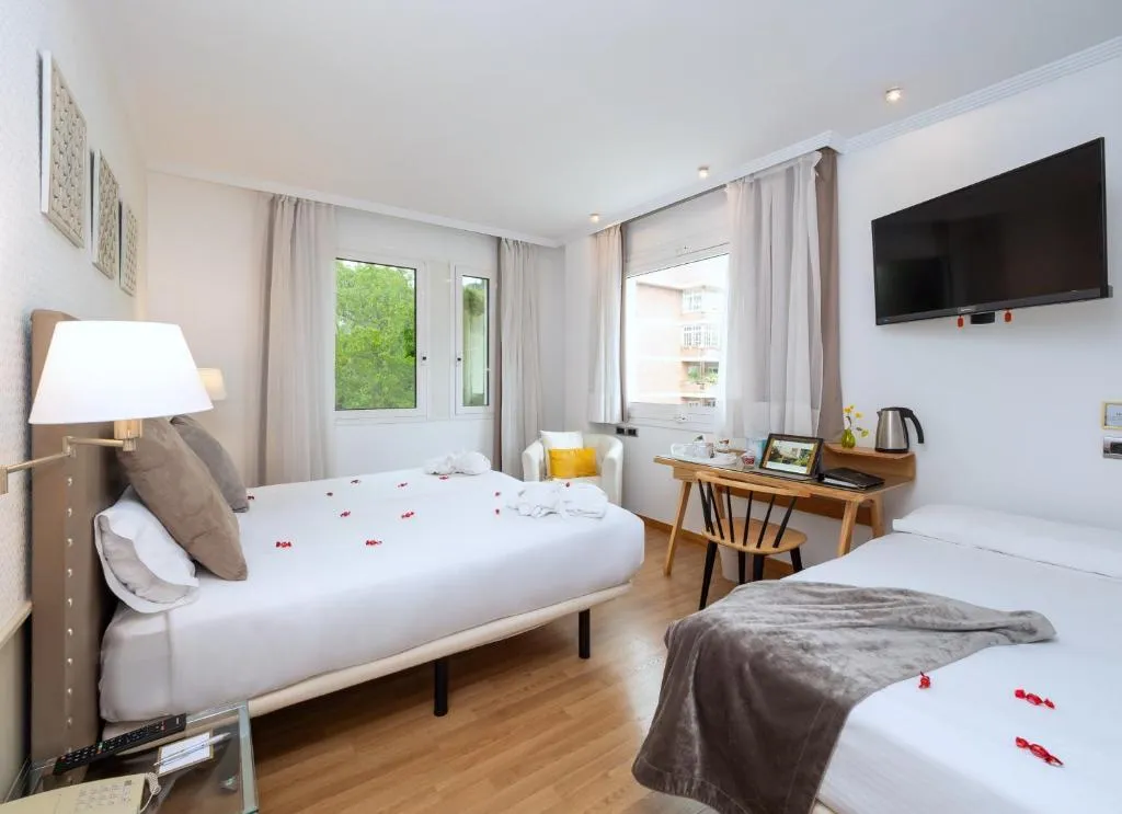 QUADRUPLE CAPACITY 4 Room, Vilana Hotel Boutique, Barcelona