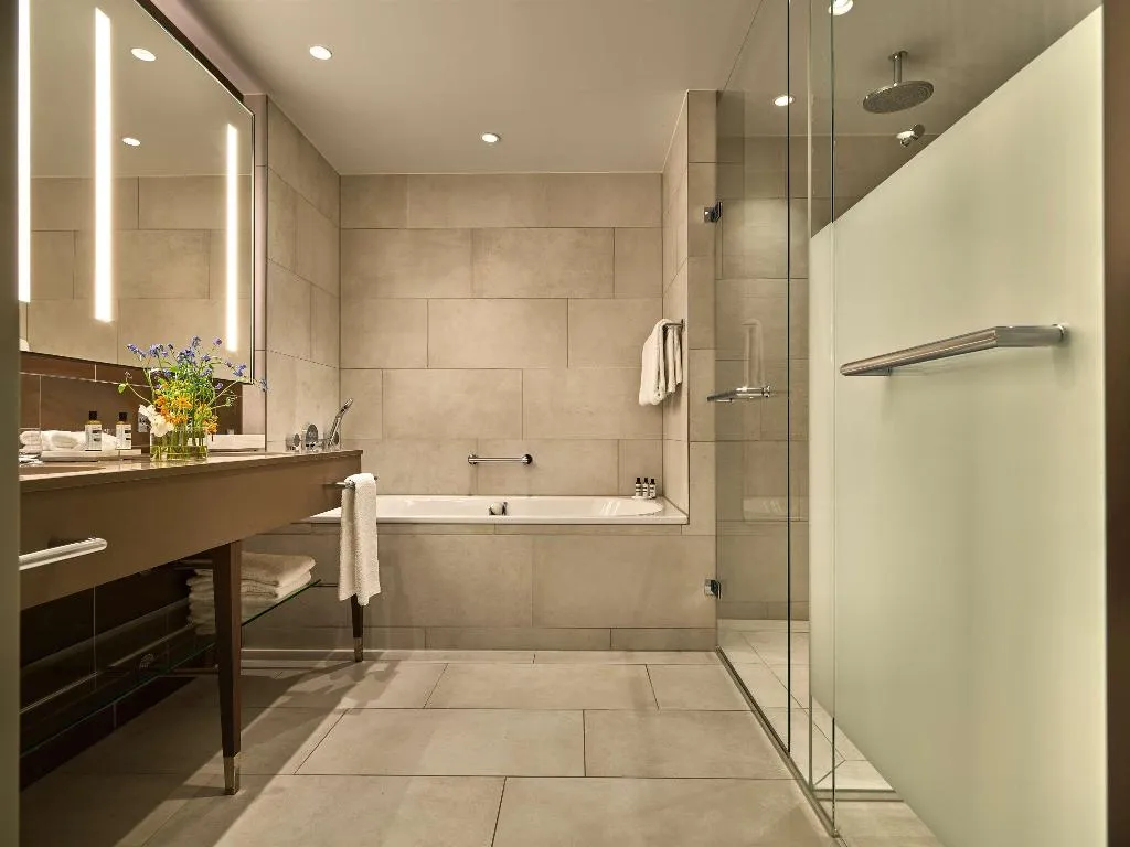 Room, Hyatt Regency Amsterdam, Amsterdam