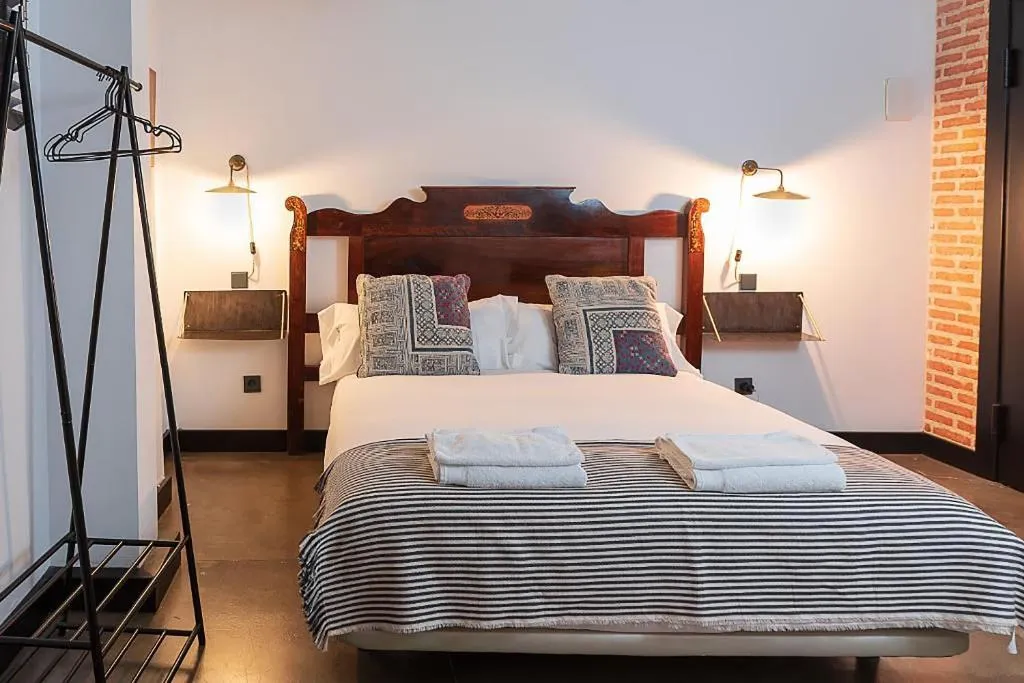 Room, Lanave, Madrid