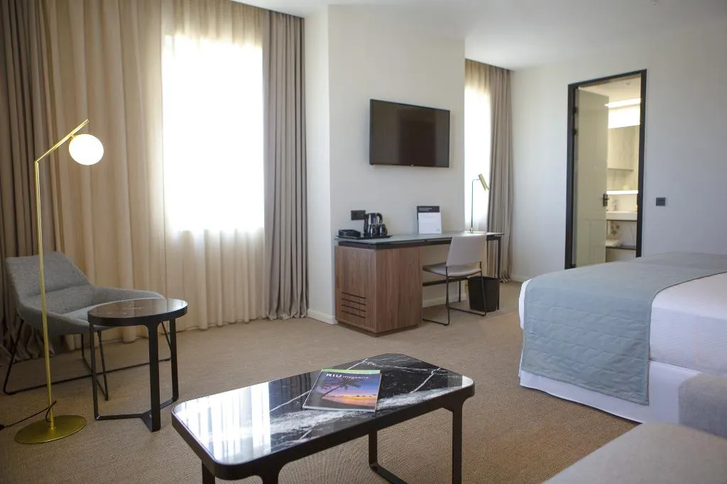 TWIN DELUXE SUPERIOR Room, Hotel Riu Plaza España, Madrid