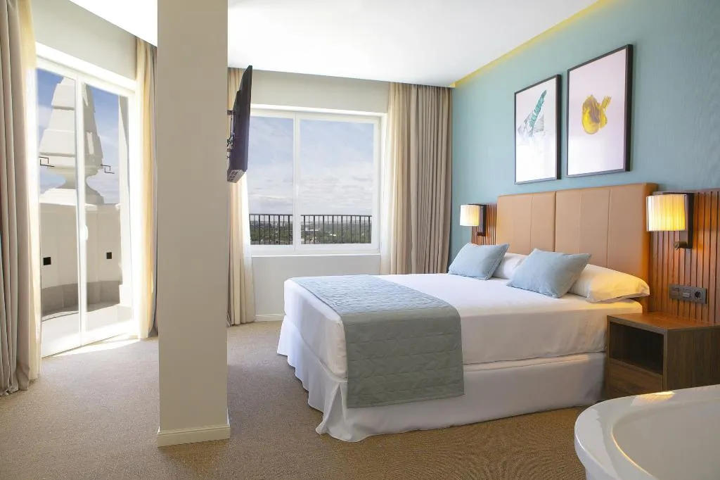 JUNIOR SUITE WITH TERRACE Room, Hotel Riu Plaza España, Madrid
