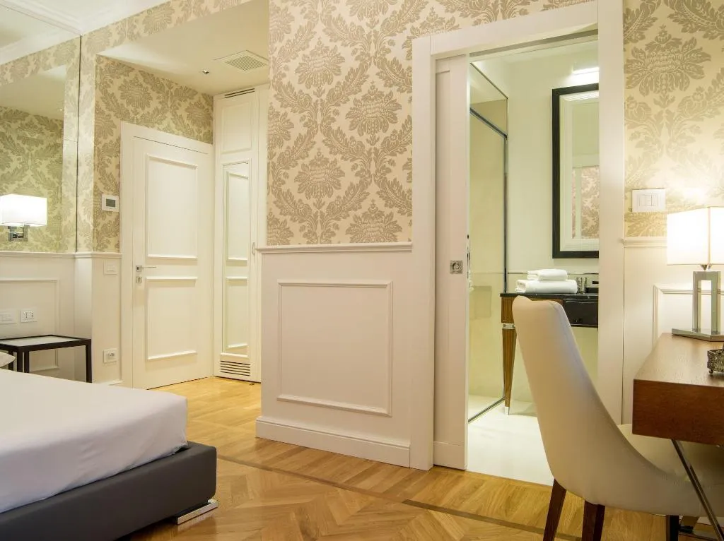 Room, Luxury Duomo Rooms, Milan