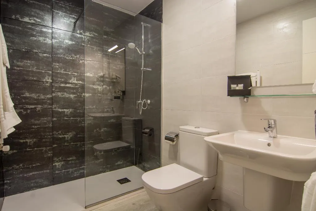 Room, Los Cigarrales, Madrid