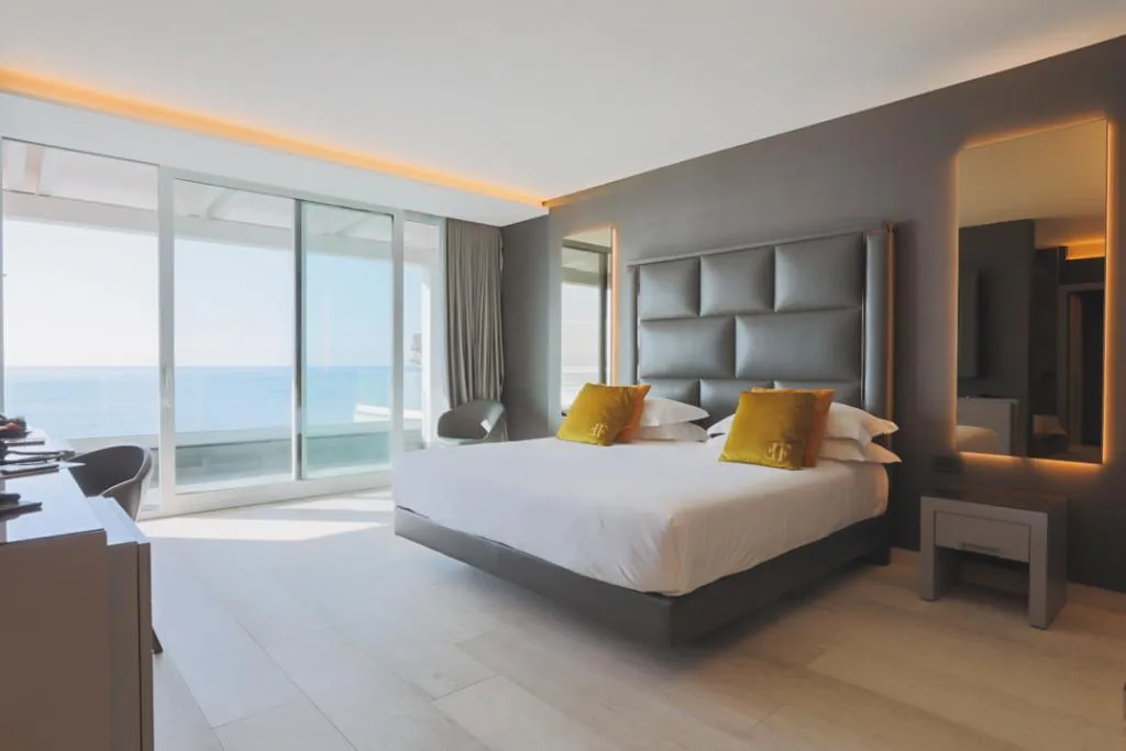 JUNIOR SUITE WITH JACUZZI Room, Resort Tre Fontane, Naples
