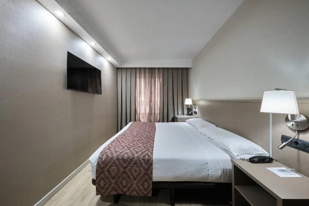 Double or Twin STANDARD Room, Catalonia Park Güell, Barcelona
