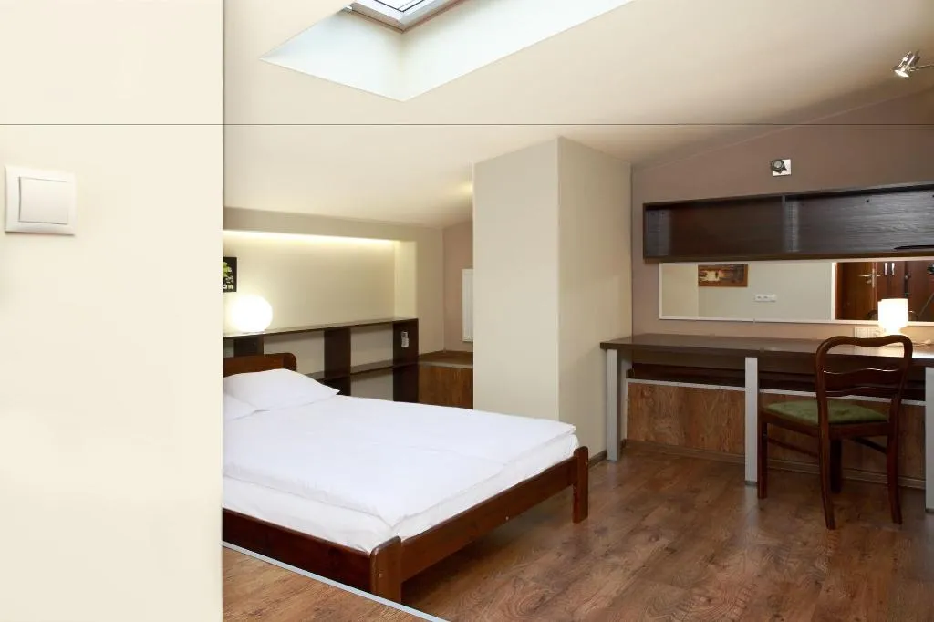 Room, Dom Turysty - Pokoje Goscinne, Krakow