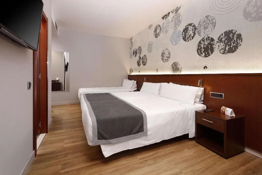 TRIPLE STANDARD Room, HCC Taber, Barcelona