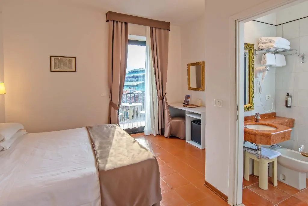 DOUBLE WITH VIEWS Room, Machiavelli Palace, Florence