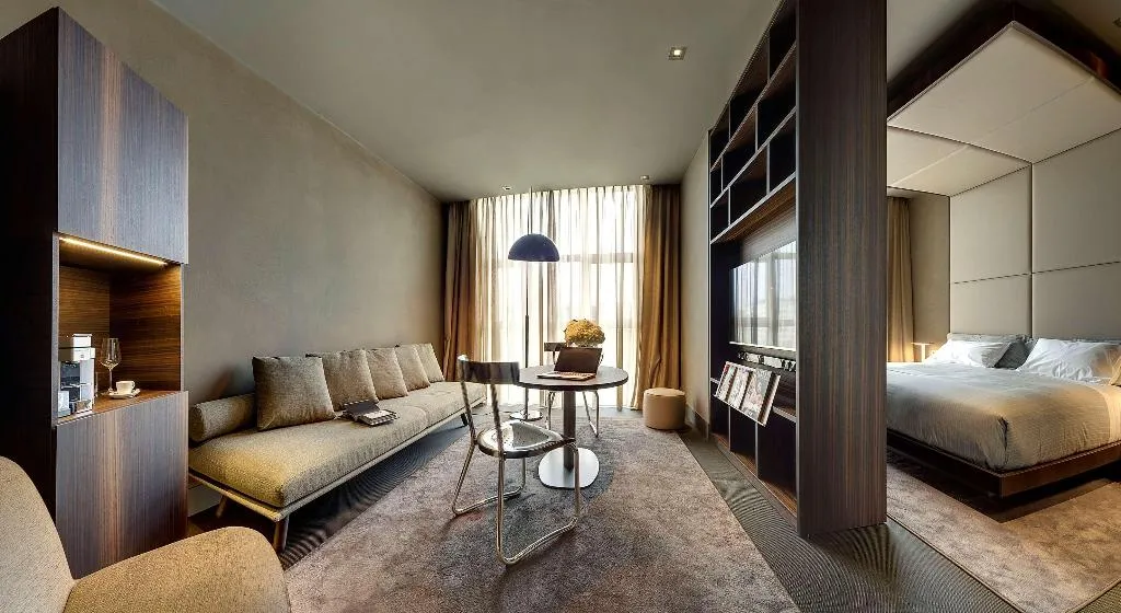 Room, Me Milan Il Duca, Milan